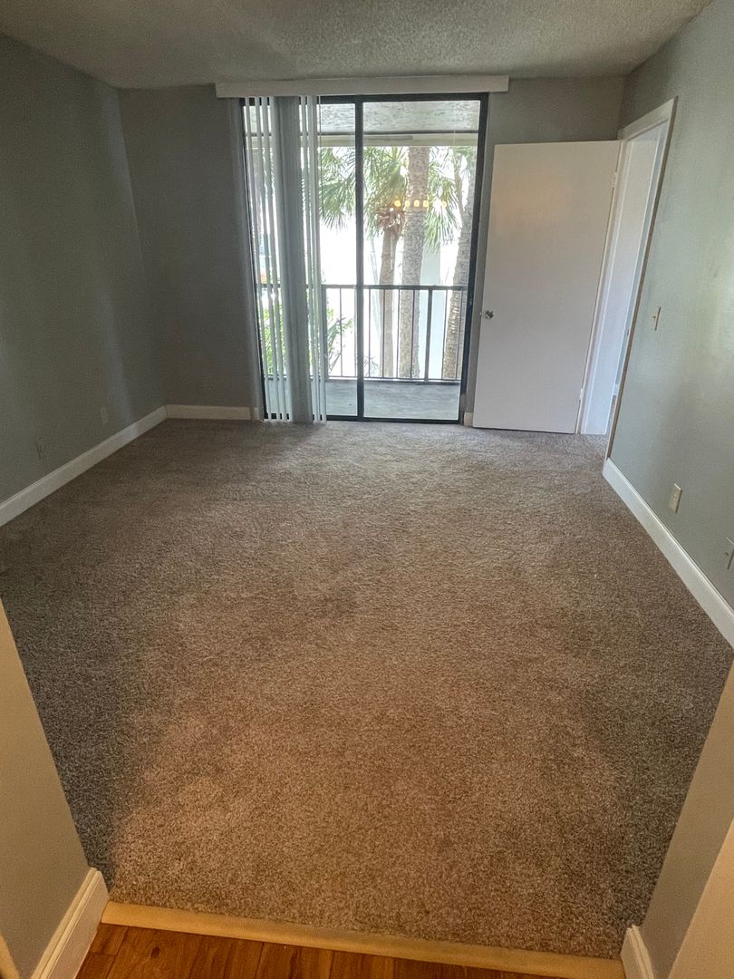 West Palm Beach Condo: 718 Executive Center Dr., #211