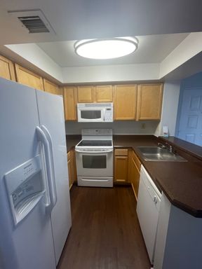 ONE BEDROOM ONE BATHROOM! WATERFRONT COMMUNITY!!! – photo 1