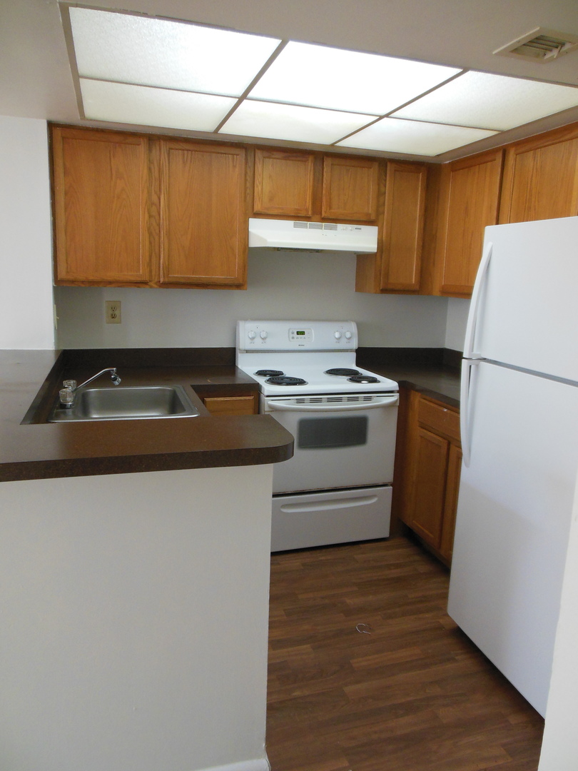 ONE BEDROOM ONE BATHROOM! Pool view!! WATERFRONT COMMUNITY!