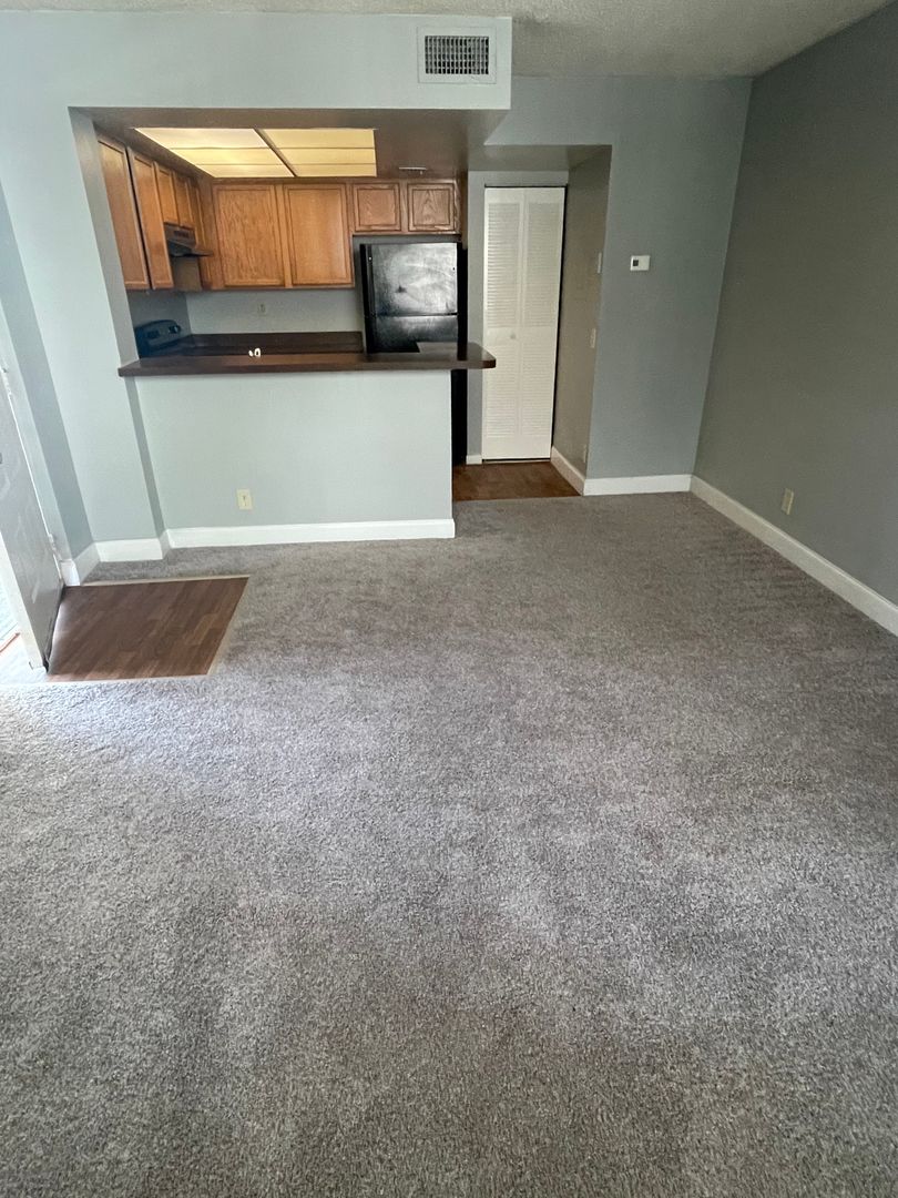 West Palm Beach Condo: 718 Executive Center Dr., #211