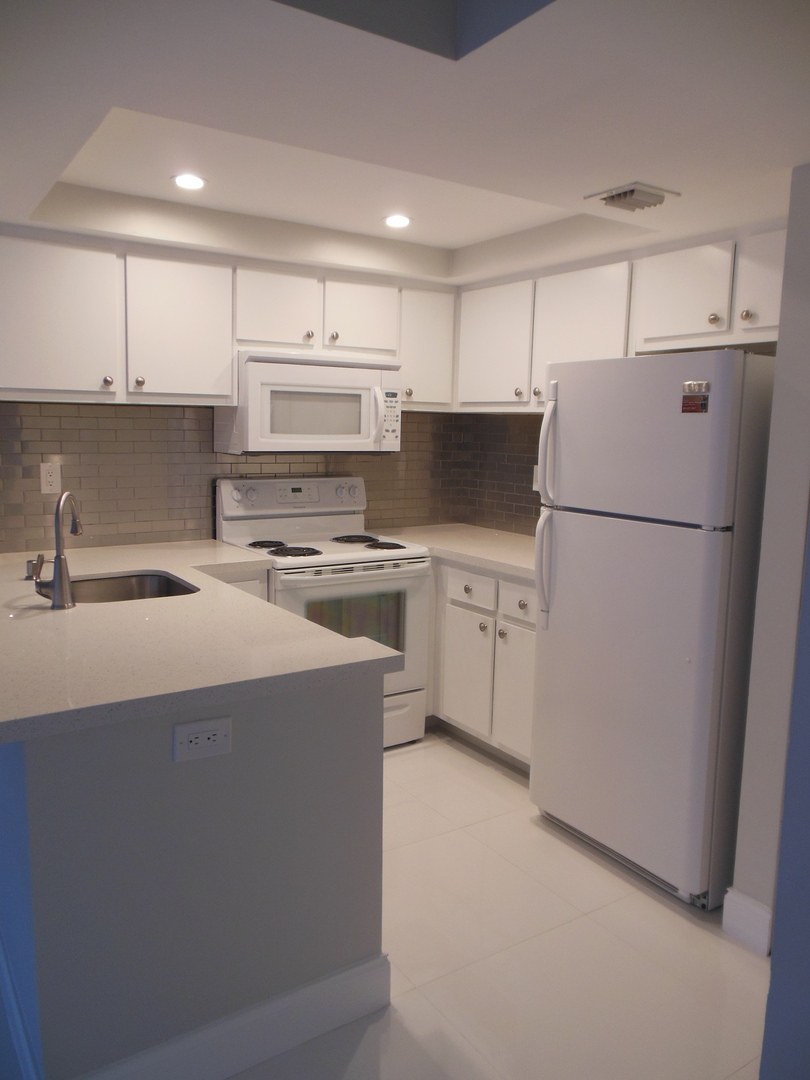 West Palm Beach Condo: 728 Executive Center Dr., #31