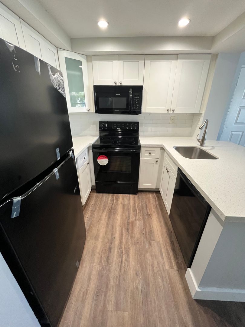 West Palm Beach Condo: 700 Executive Center Dr., #212