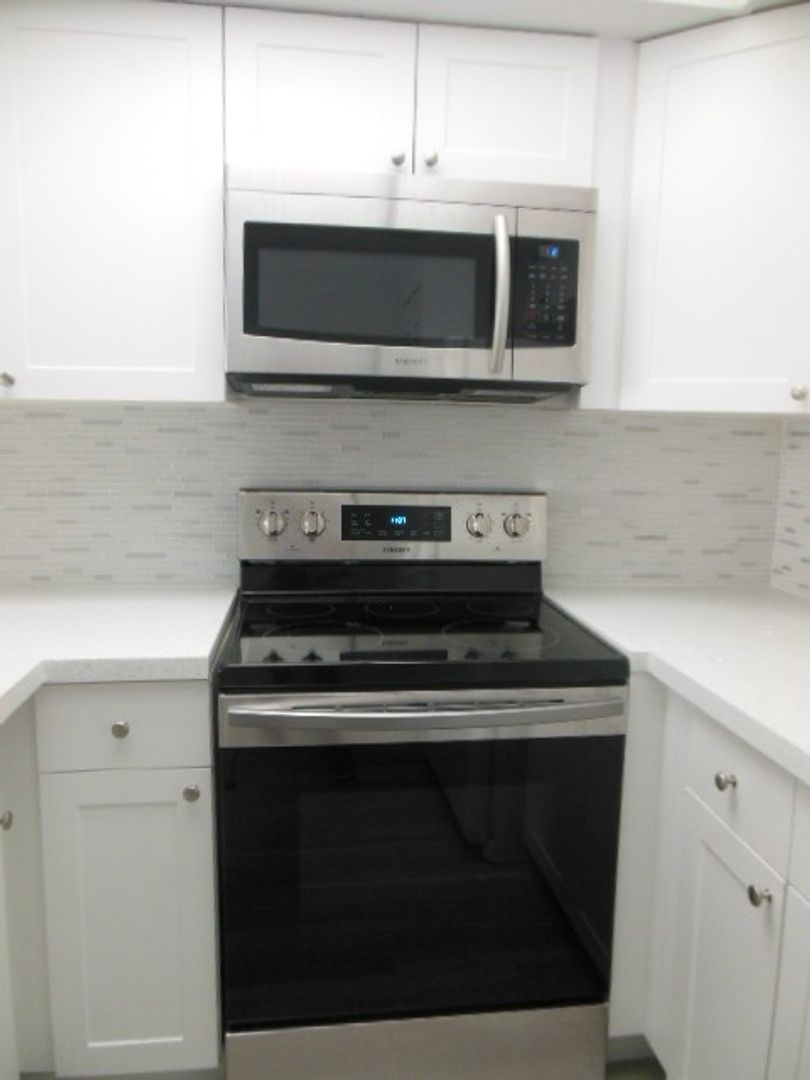 West Palm Beach Condo: 718 Executive Center Dr., #13