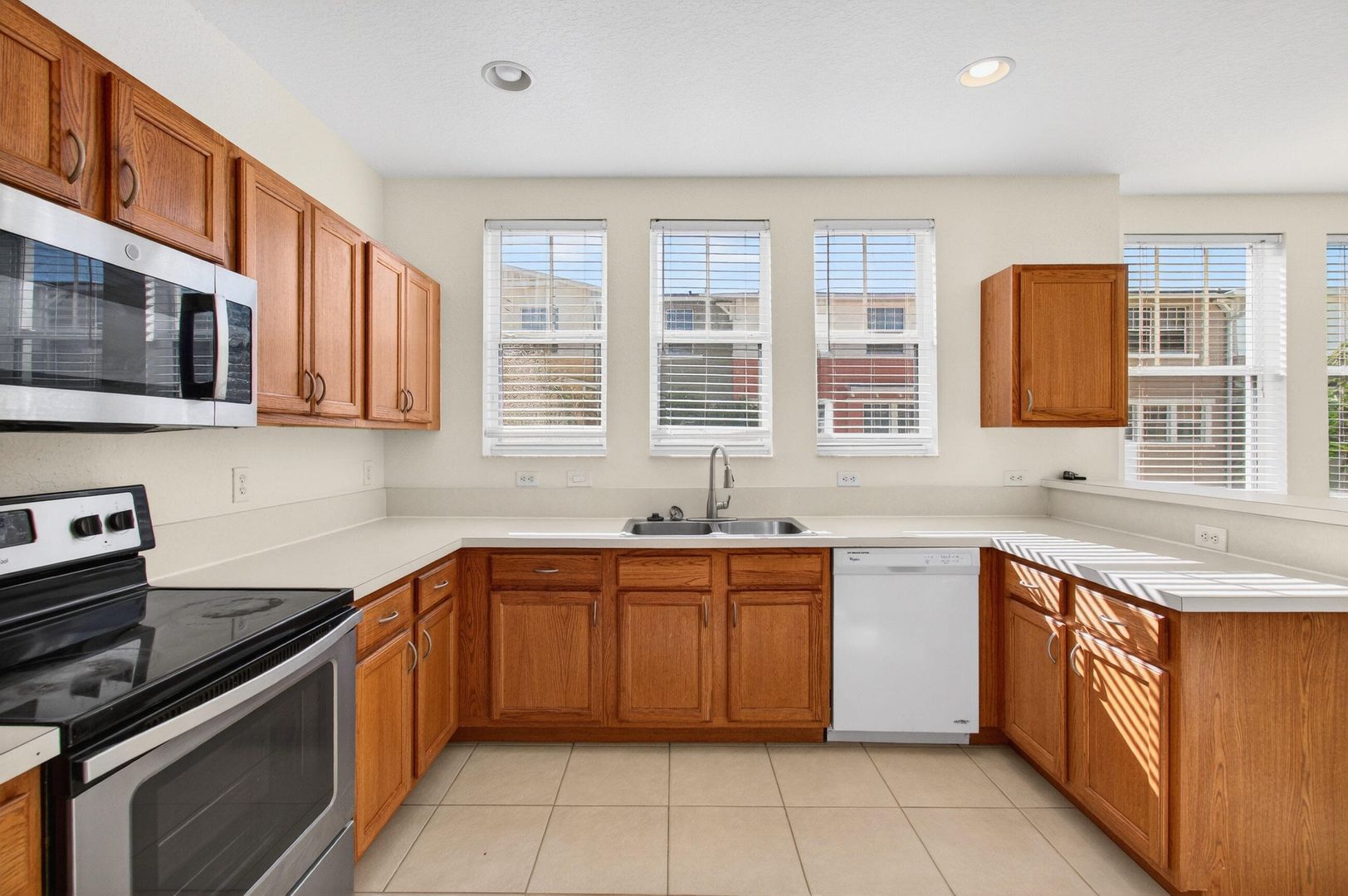 WEST PALMM BEACH Condo: 770 MILLBRAE COURT