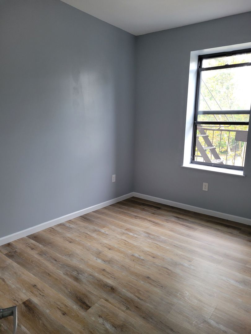 Newark Apartment: 68 Garside St.