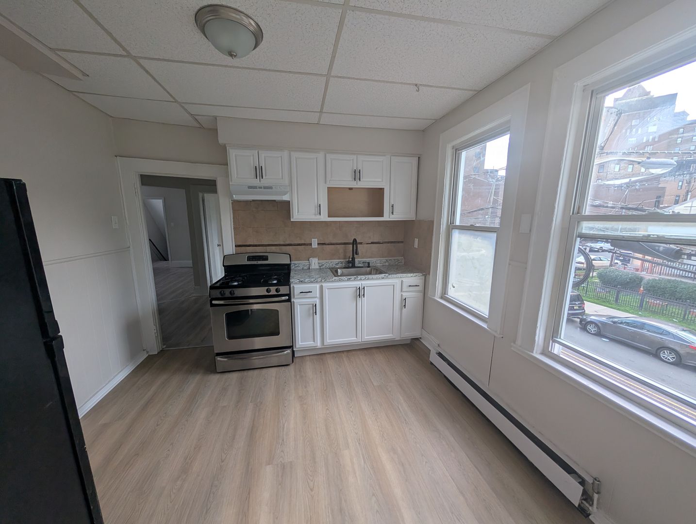 Newark Apartment: 195 Lehigh Ave