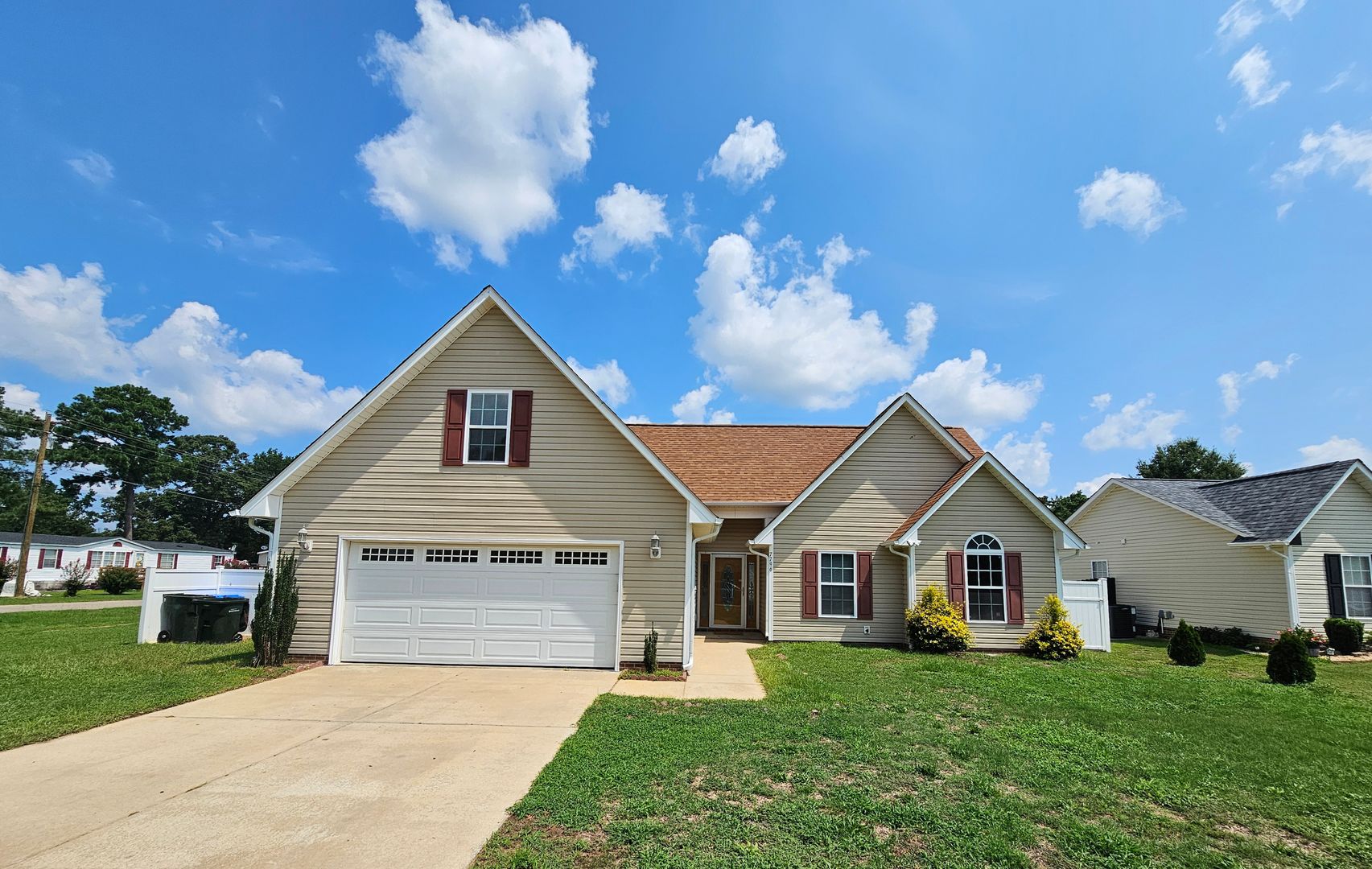 Fayetteville House: 7796 Buttonwood Avenue