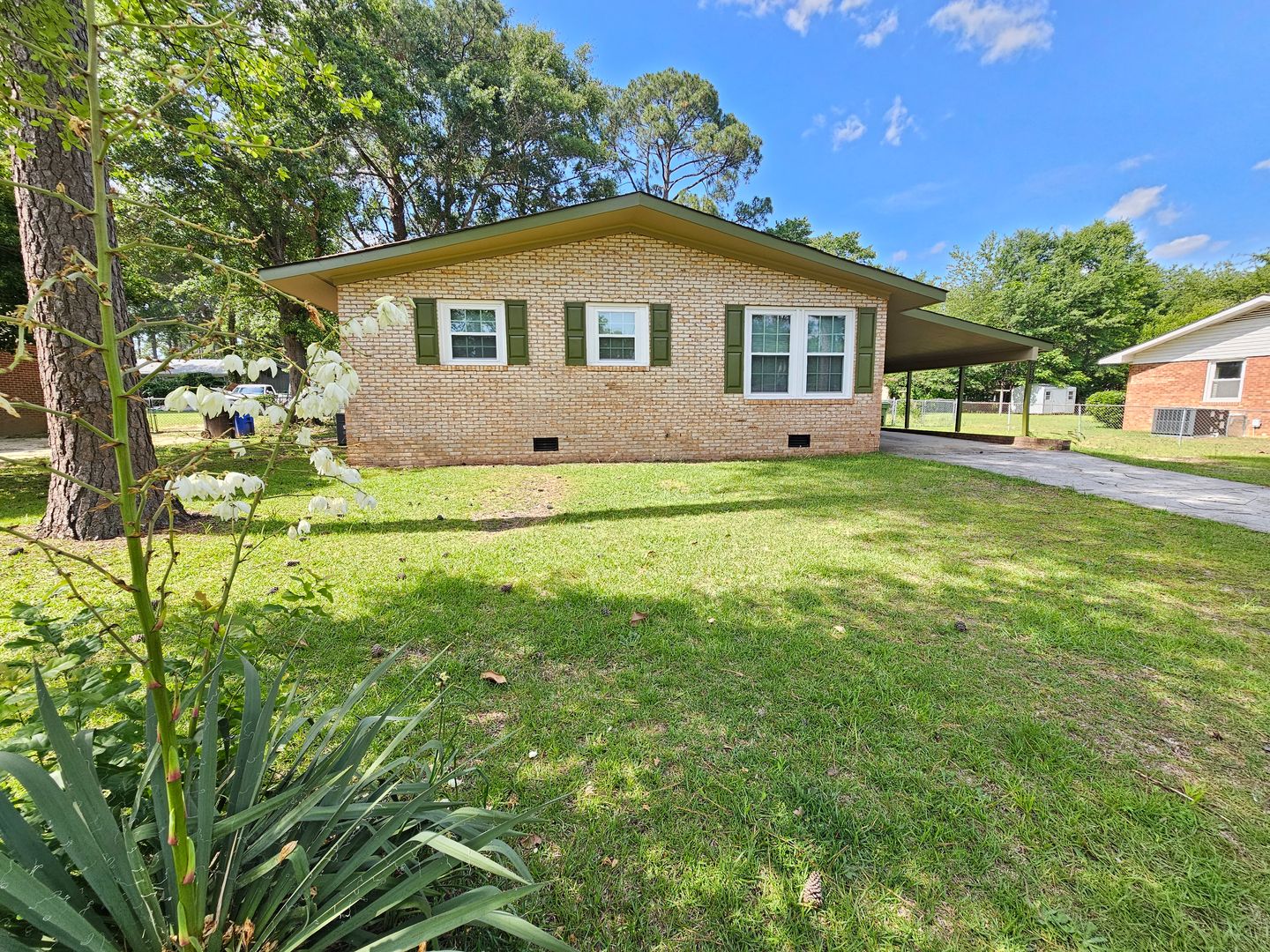 Fayetteville House: 7526 Bridgeman Drive