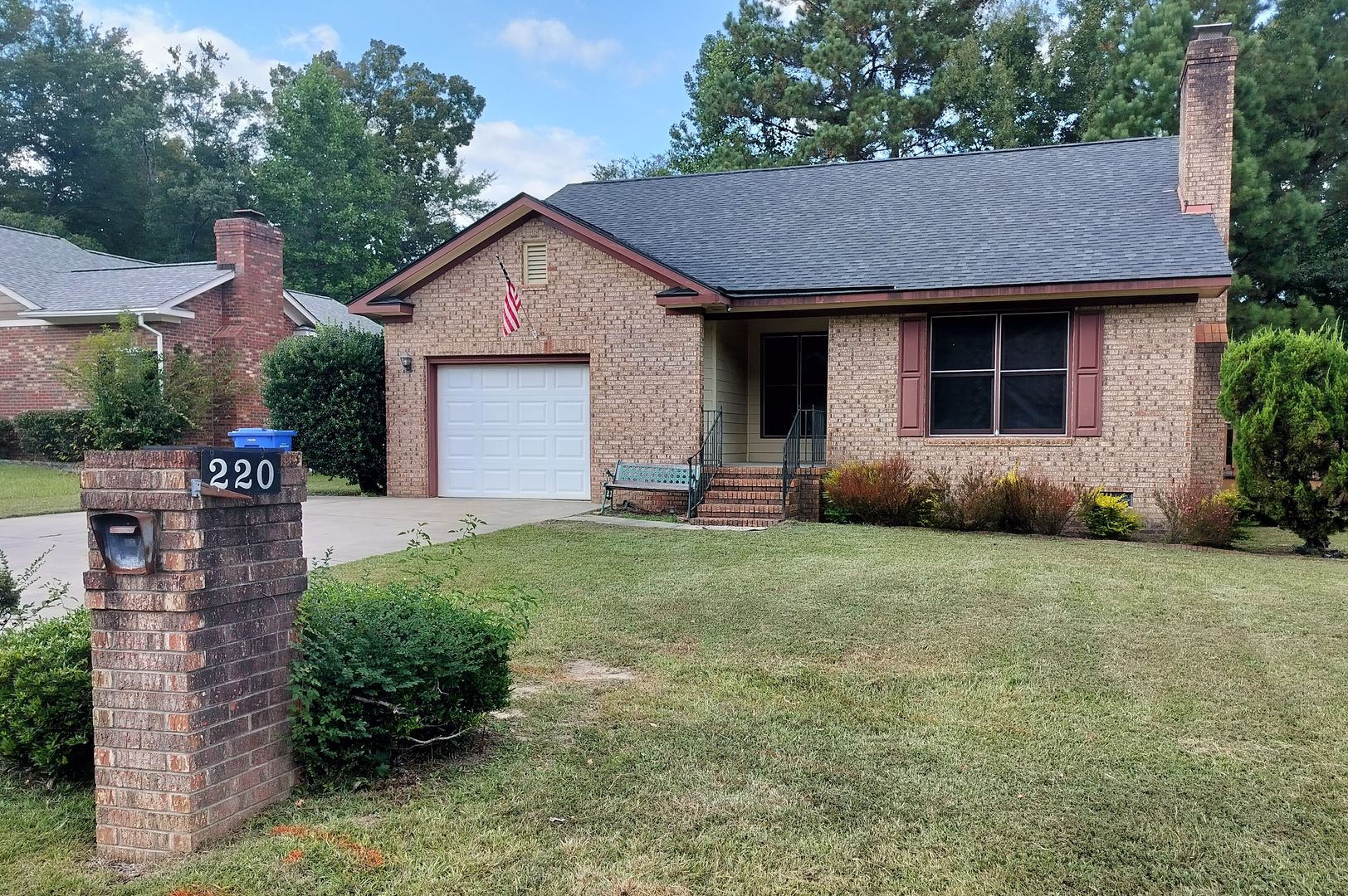 Fayetteville House: 220 Fair Oaks Drive