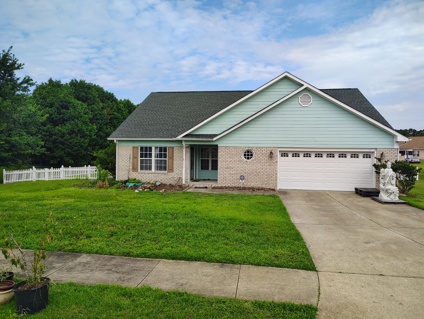 Raeford House: 106 Nesting Ln.