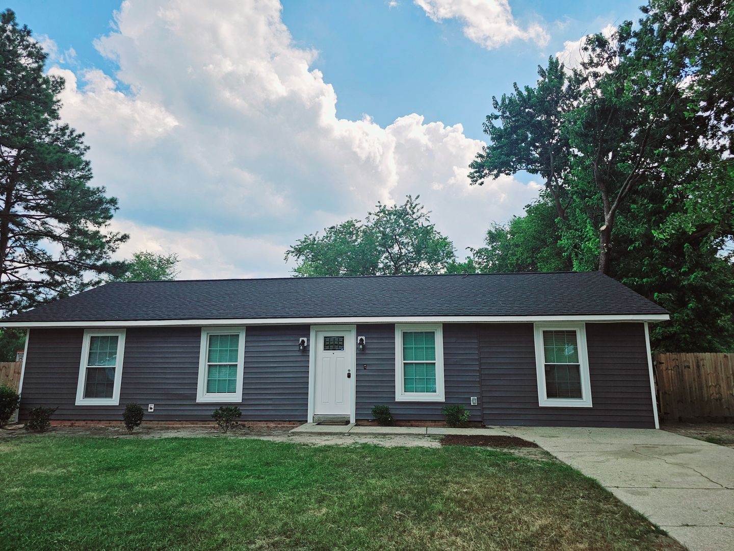 Fayetteville House: 6441 Rutherglen Drive