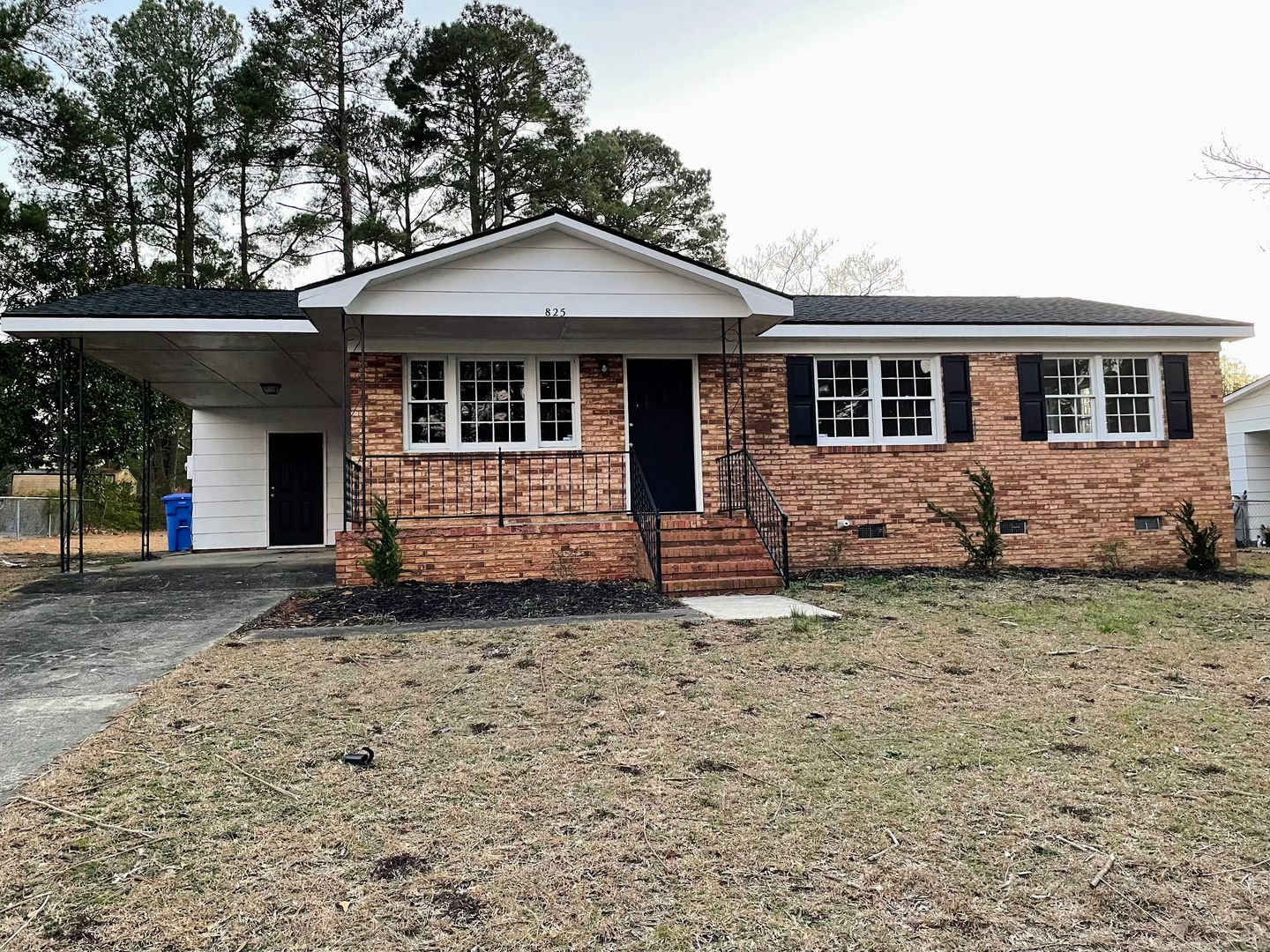 825 Oakcrest 1 of 8