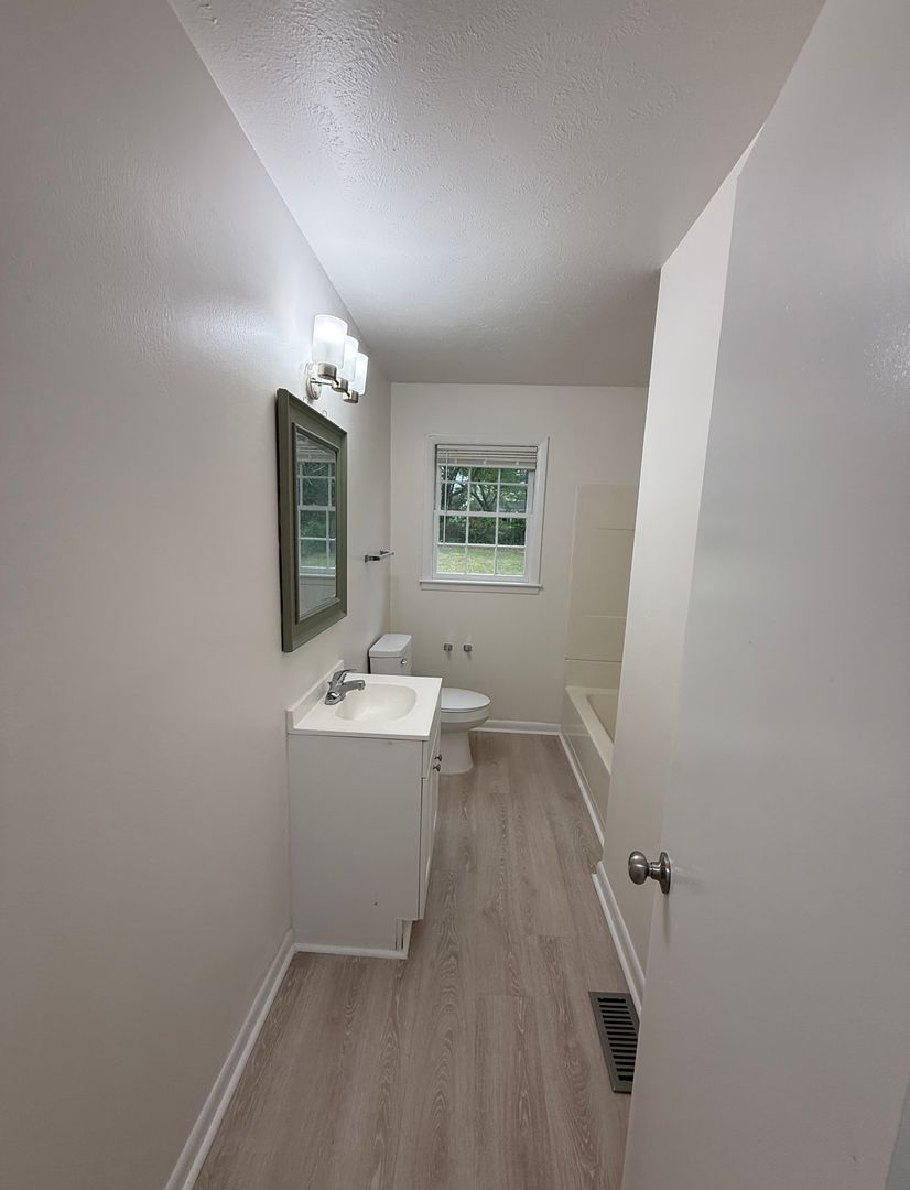 825 Oakcrest 11 of 12