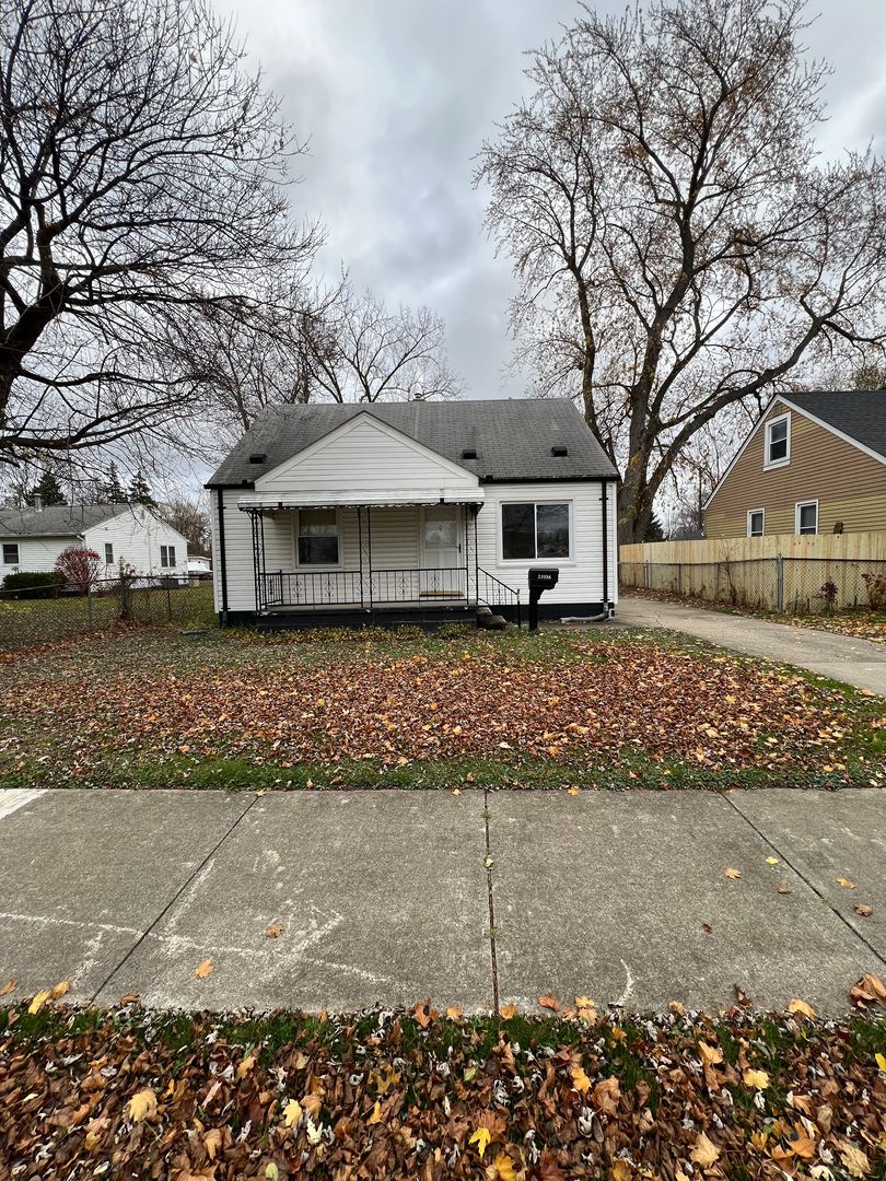 WARREN House: 23556 LAWSON AVE