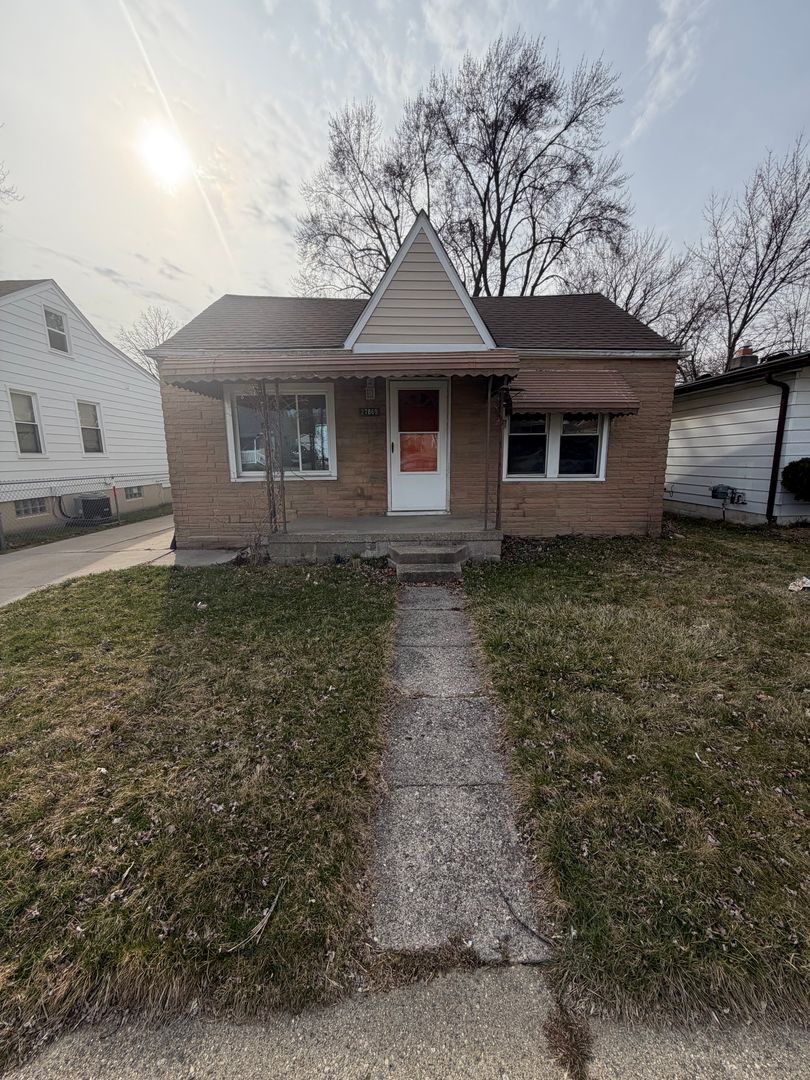 Roseville House: 27869 Tighe St