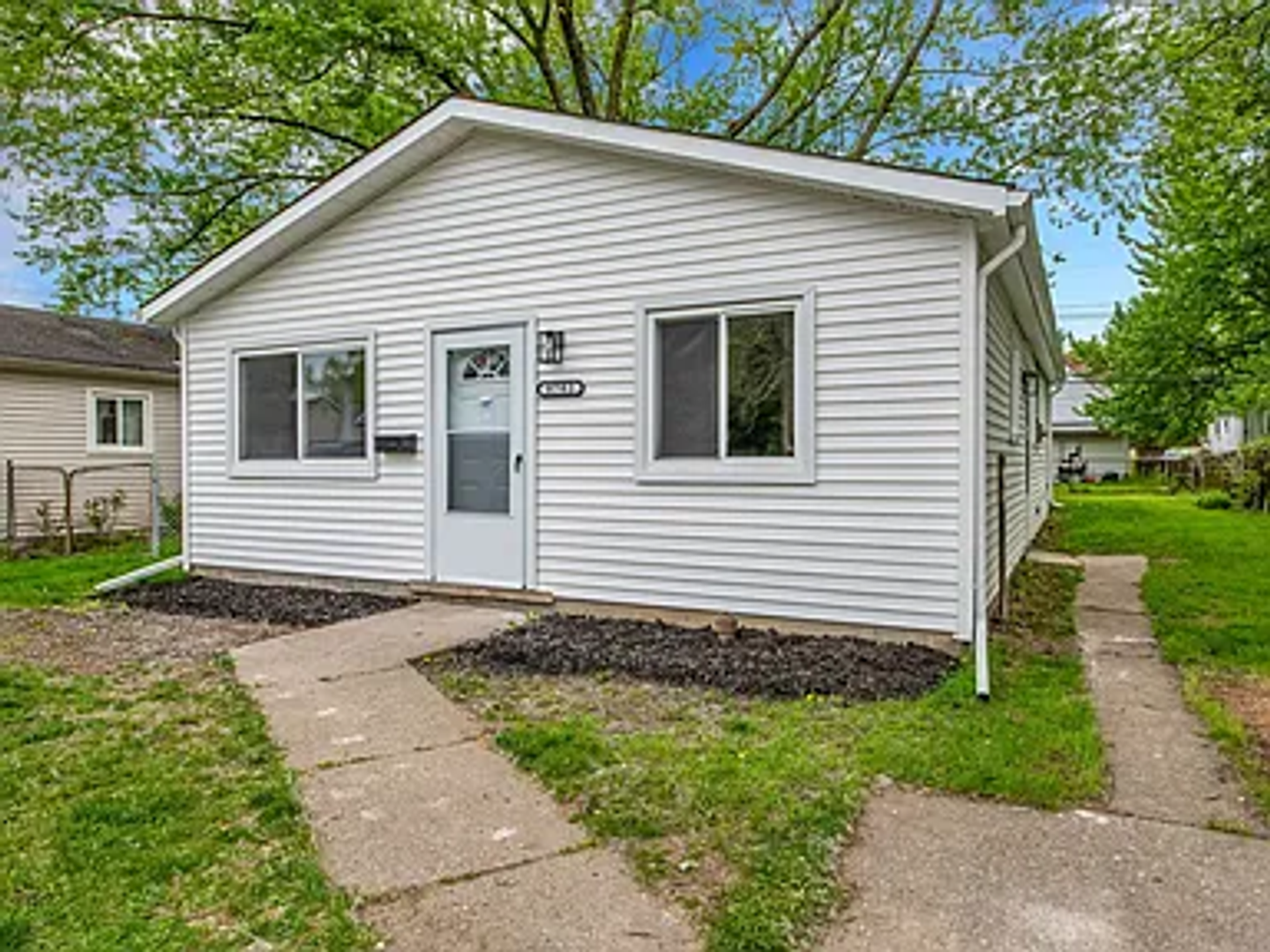 WARREN House: 8702 Maxwell