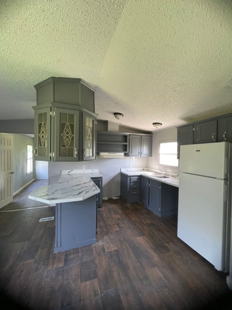 Ward House: 1155 Jackson Rd