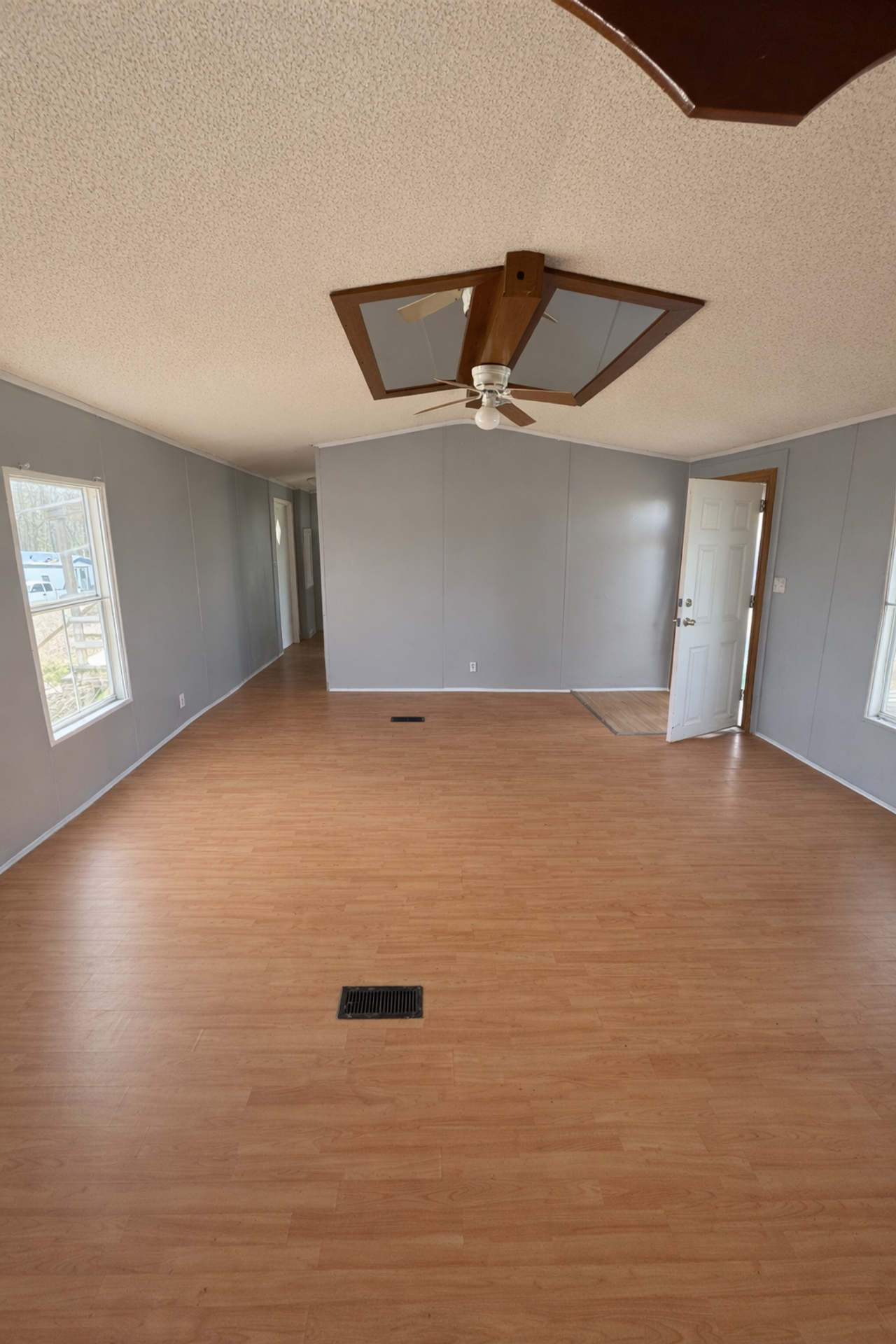 Ward Apartment: 125 Old Red Rd