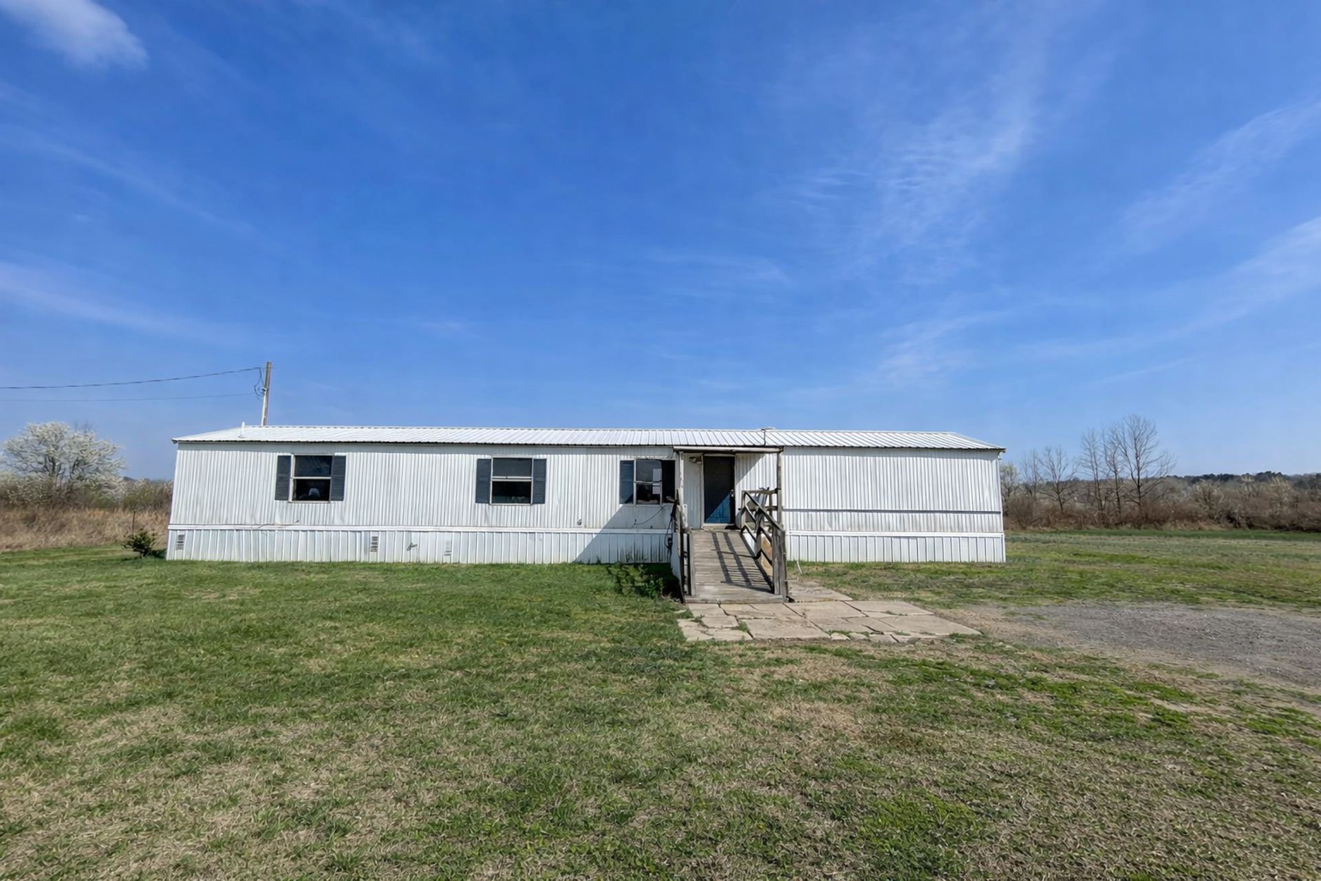 Ward Apartment: 445 Pigeon Rd