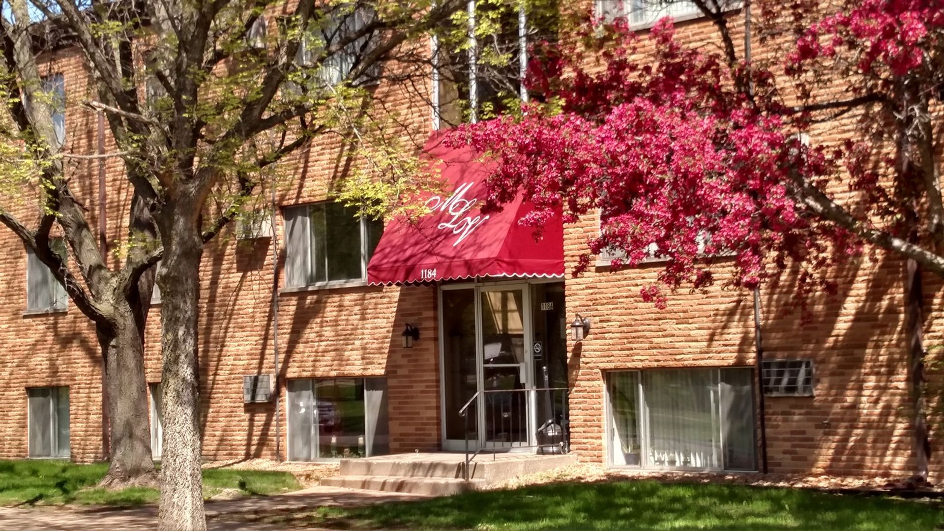 St. Paul Apartment: 1164/1184 Mackubin Street