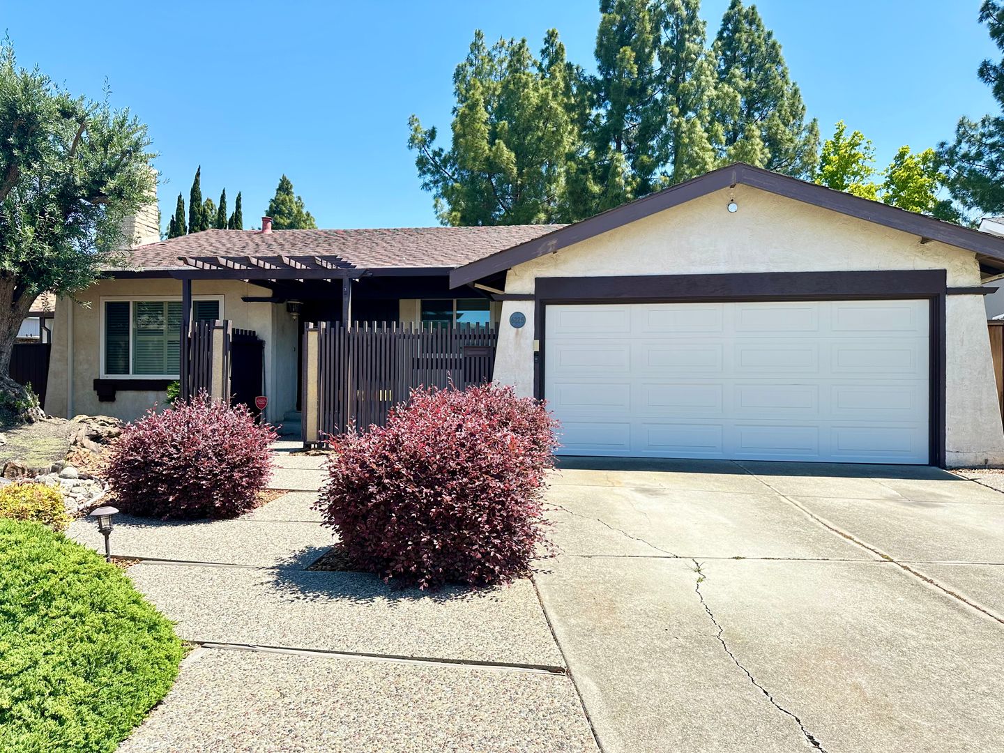 Pleasanton House: 6225 Guyson Ct