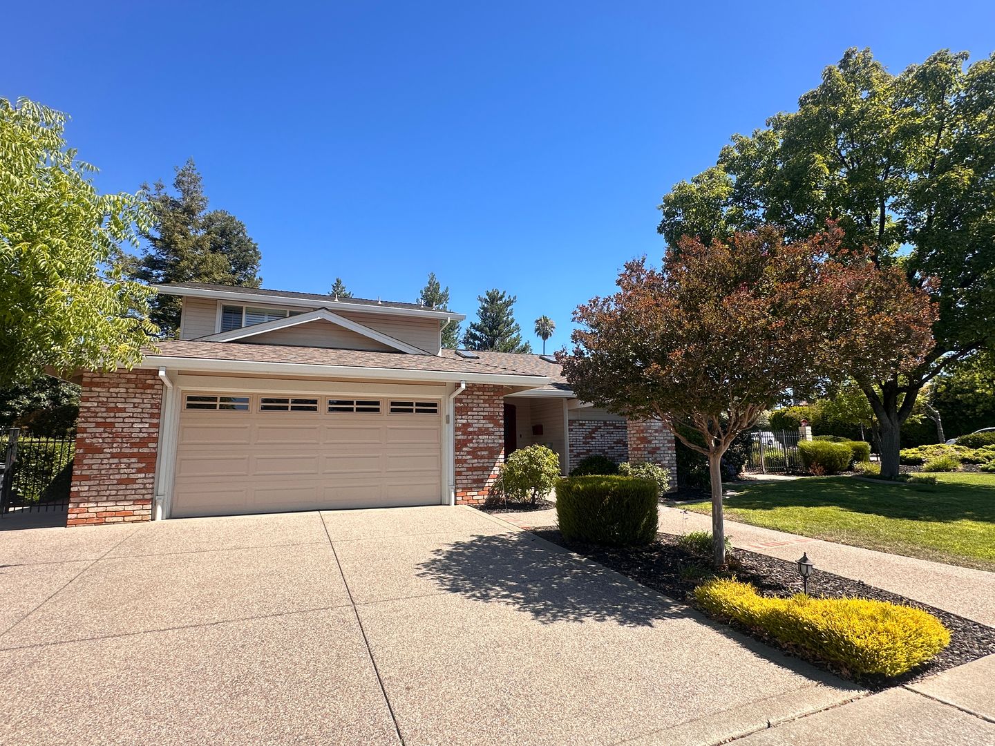 Livermore House: 870 Saturn Way