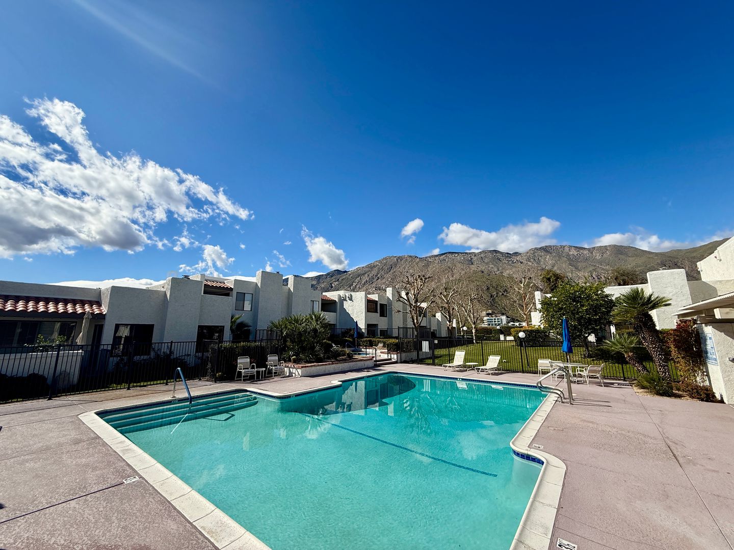 Palm Springs Condo: 487 Rio Vista Dr