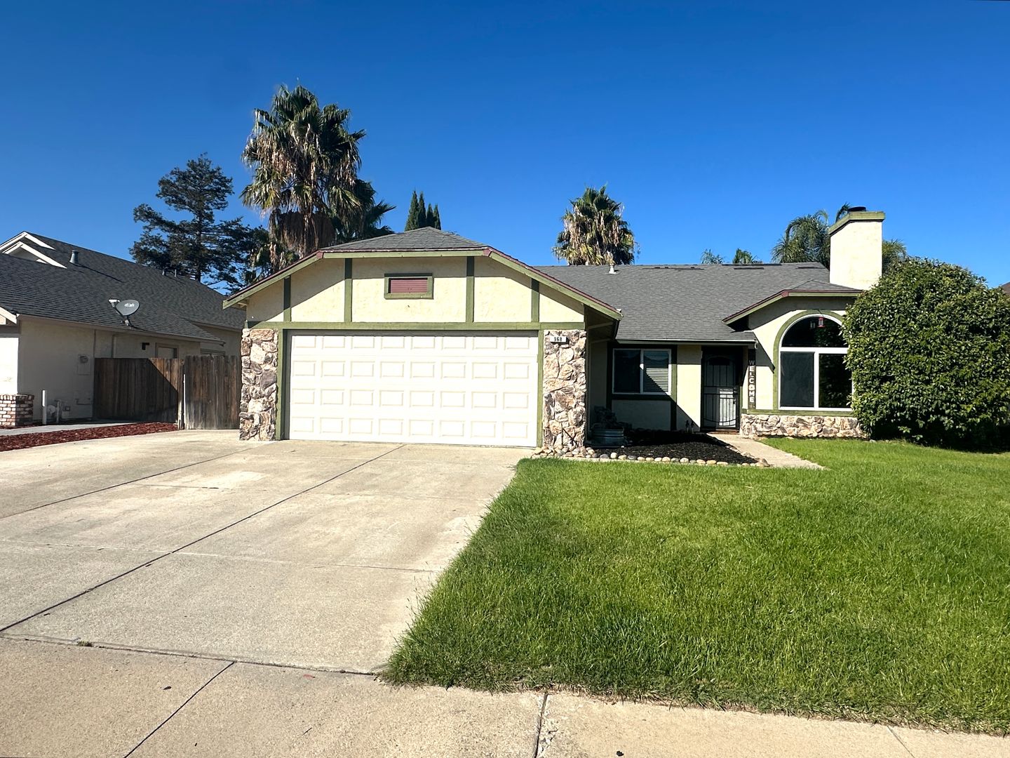 Oakley House: 968 Stonegate Circle