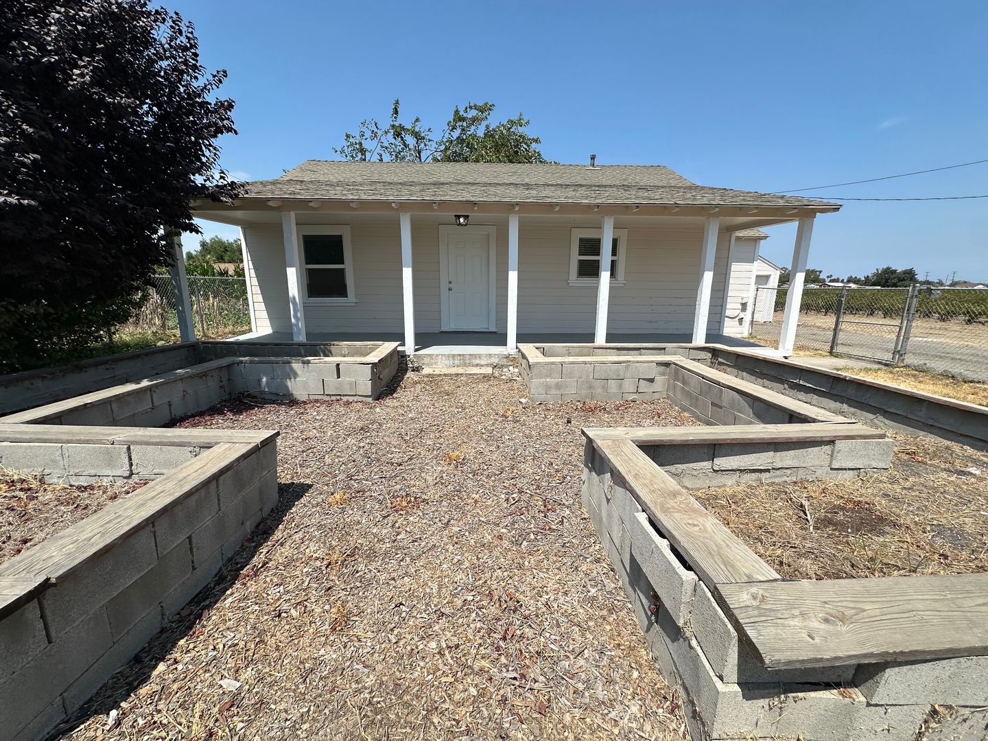 Knightsen House: 1360 Delta Rd