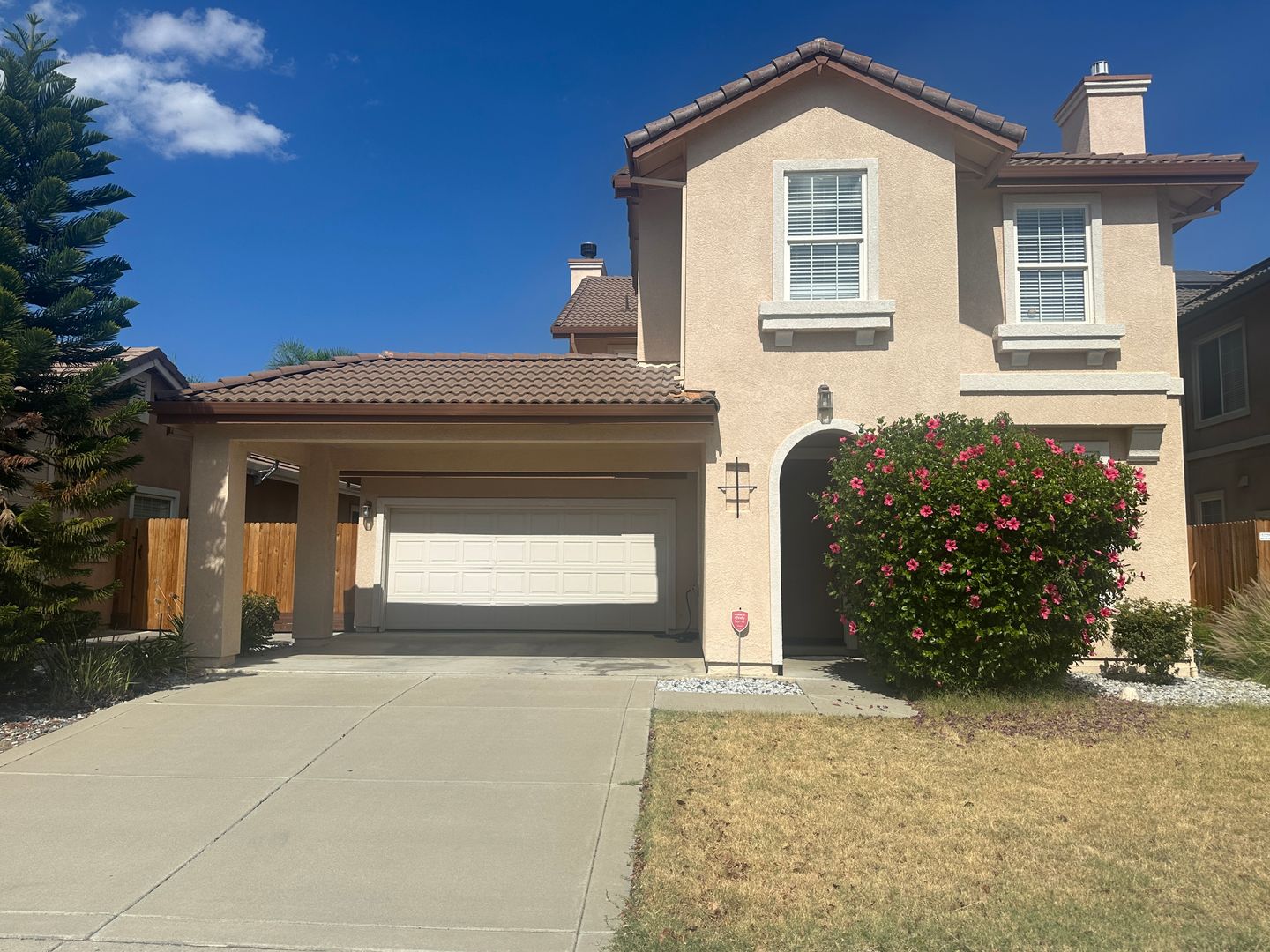 Brentwood House: 2369 Fernwood Ln