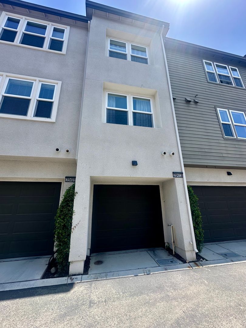 Fremont House: 39413 Mission Blvd