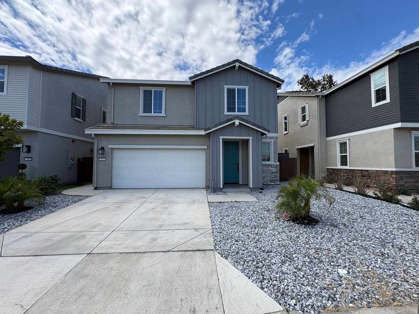 Oakley House: 237 Agata Way