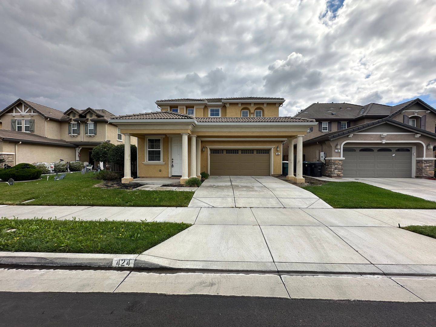 Lathrop House: 424 Renaissance Ave