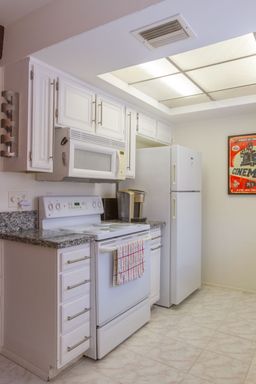 1411 N Sunrise Way #21, Palm Springs, CA 92262