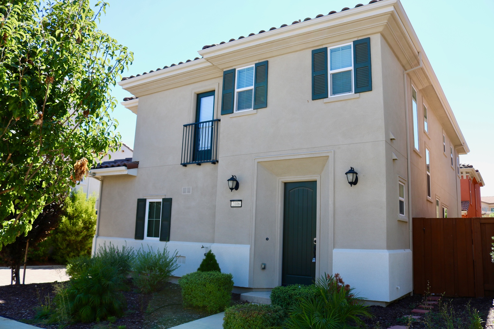 Brentwood House: 2106 Carrara St.