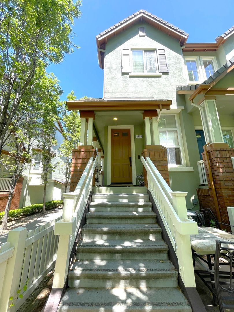 Fremont House: 49018 Meadowfaire Common