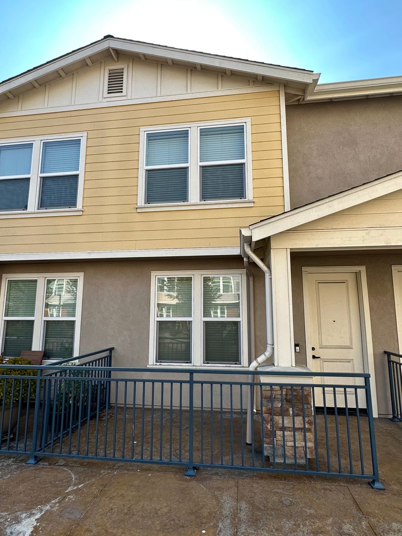 Fremont House: 4038 Central Ave