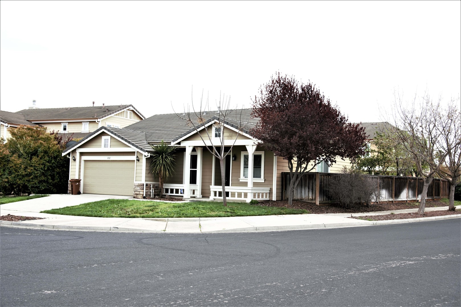 Brentwood House: 208 Carter Pl