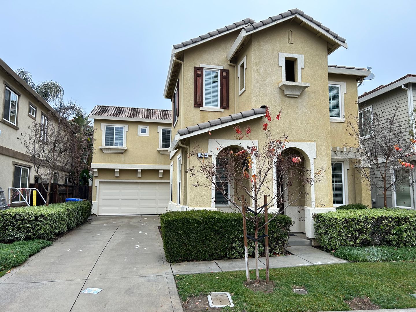 Brentwood House: 241 Lawrence Lane