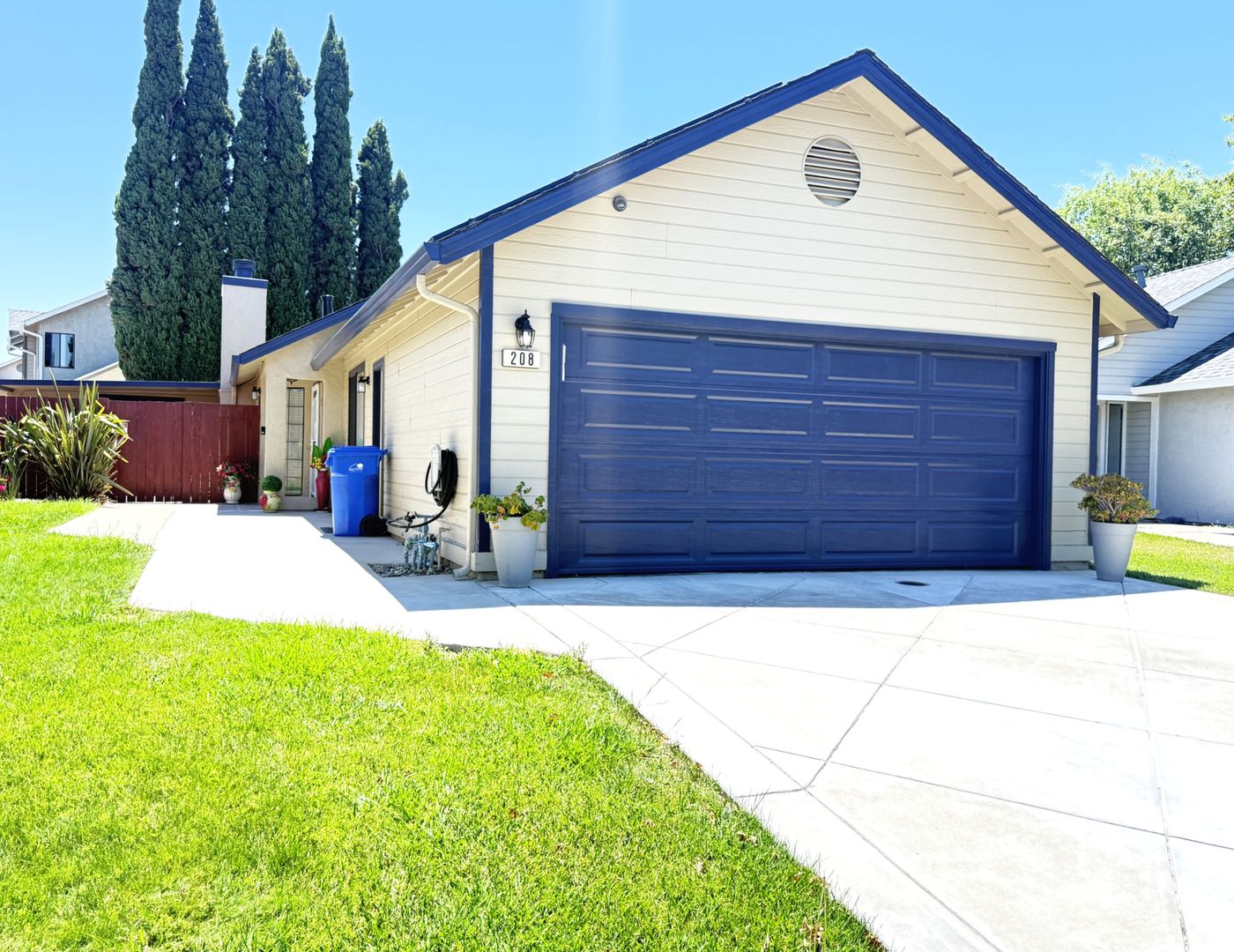 Brentwood House: 208 Grovewood Loop