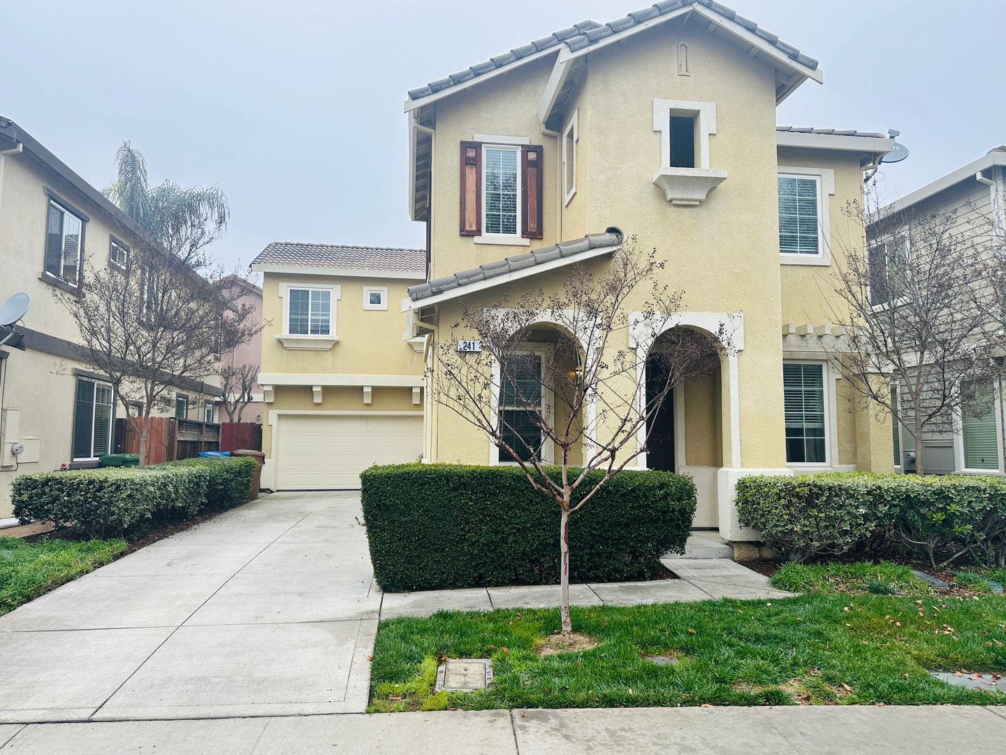 Brentwood House: 241 Lawrence Lane