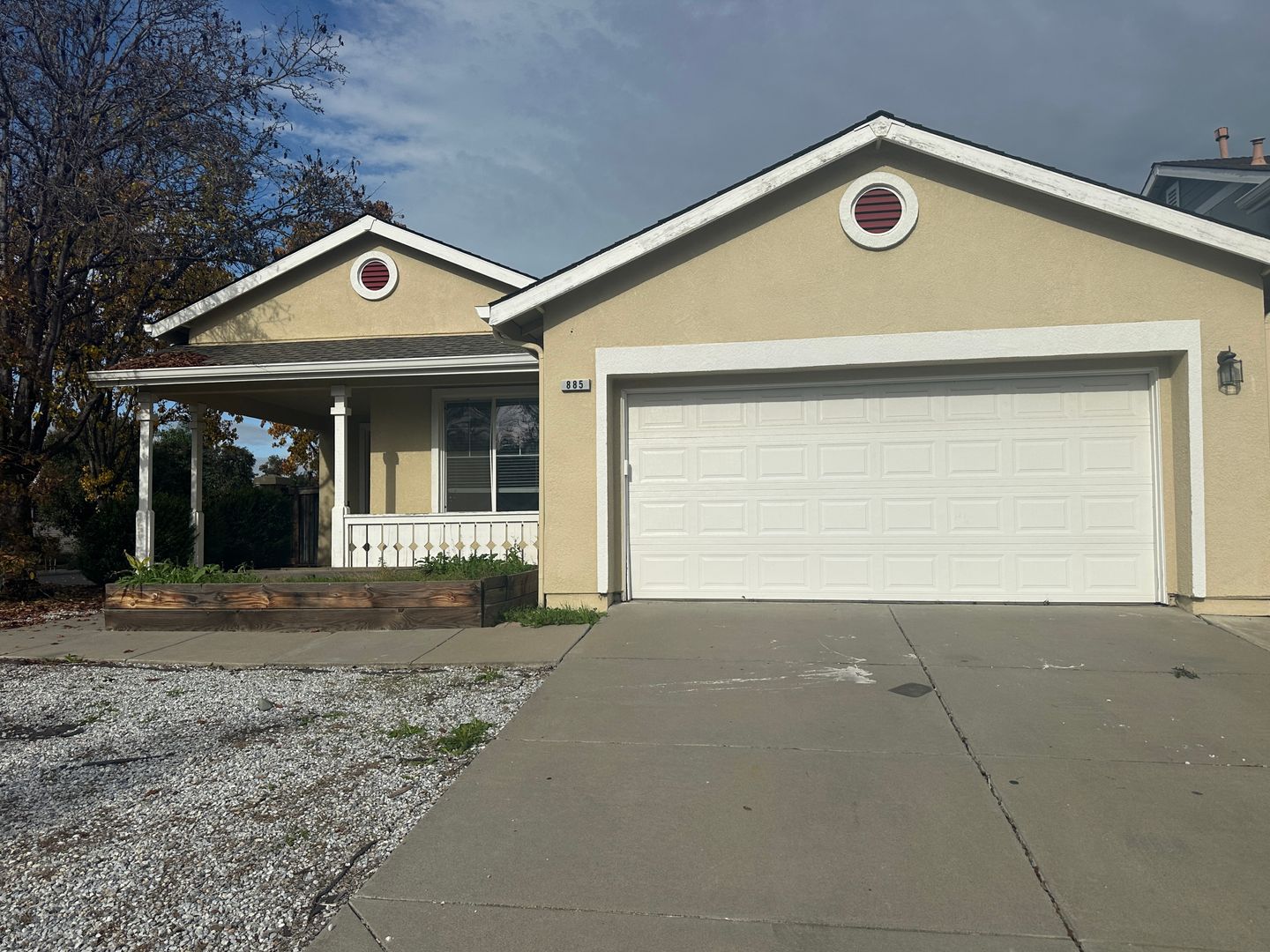 Brentwood House: 885 Sawyer Way