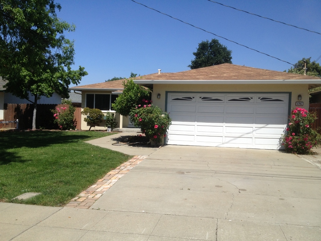 Livermore House: 696 Moraga Drive