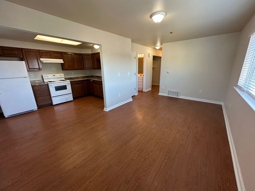 Three bedroom, 2 Bath Tracy Apartment in Quadplex – photo 1