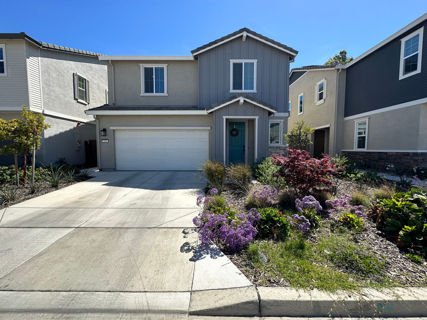 Oakley House: 237 Agata Way