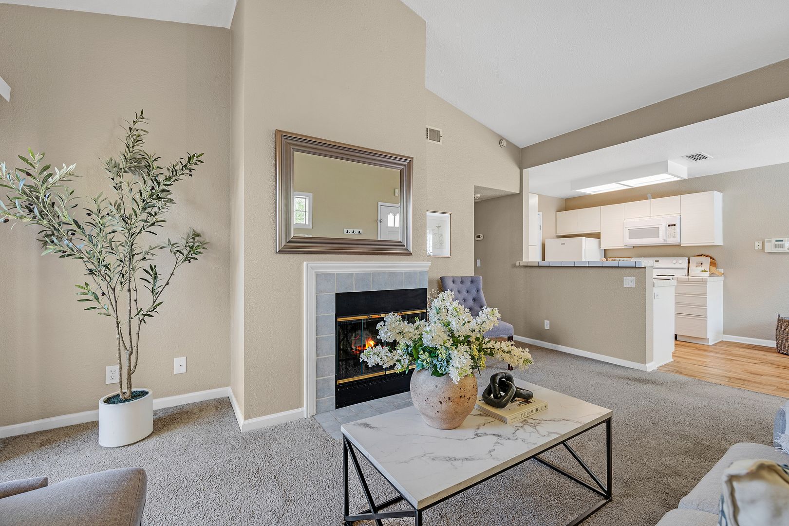 Dublin House: 7016 Stagecoach Rd Apt G