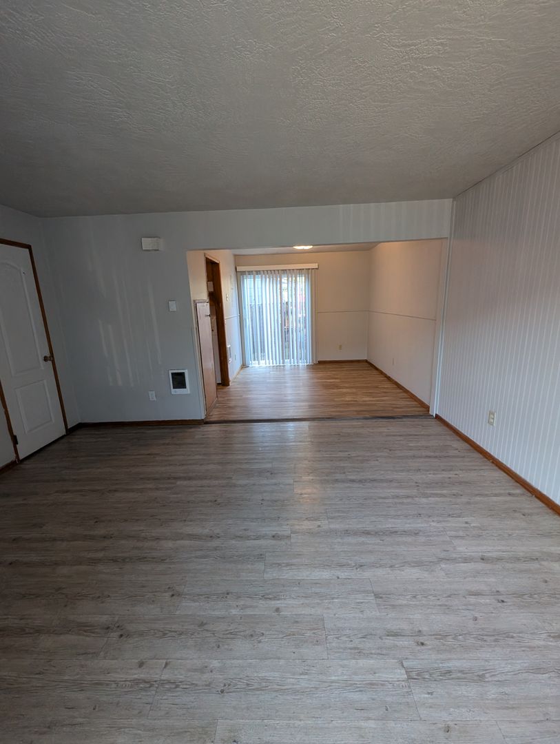 Dallas Apartment: 1157 SE Jefferson St