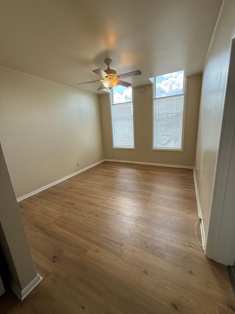 Dallas Apartment: 190 SE Mill St