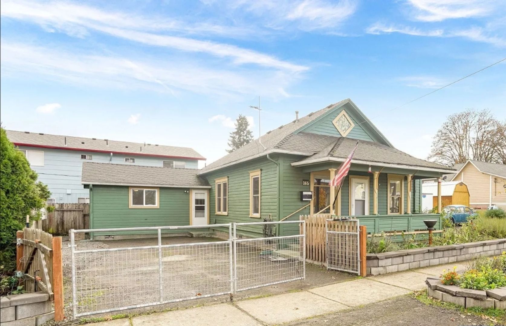 Dallas House: 165 SE Clay St