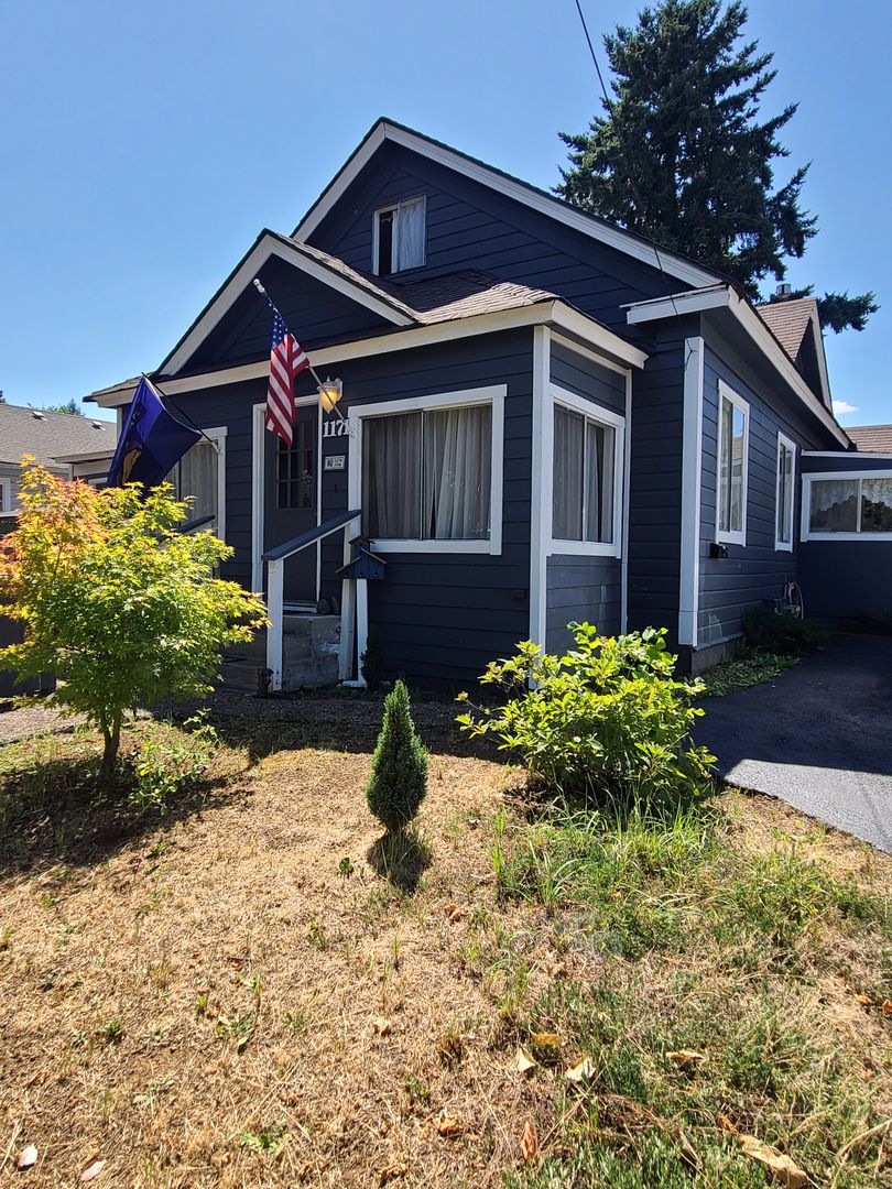 Dallas Apartment: 1171 SW Hayter St